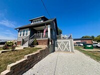 Building Photo - Beautifully Renovated & Fully Furnished Home in Peoria Heights!