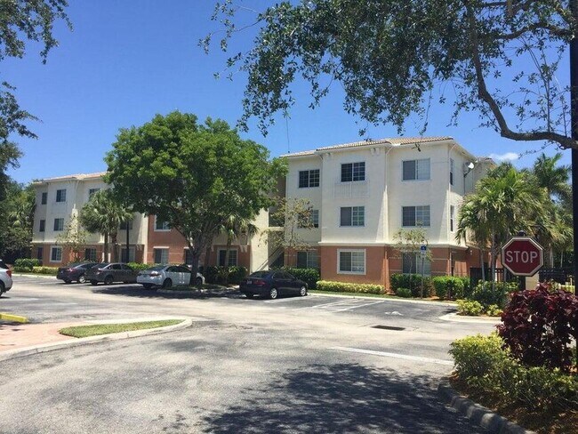 Building Photo - 9825 Baywinds Blvd