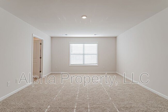 Building Photo - 540 Yellow Fox Rd