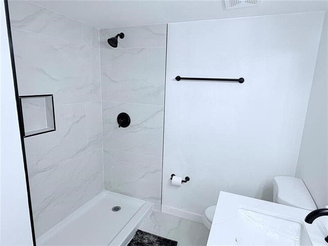 Building Photo - 117 Gardens Dr