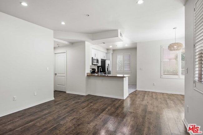 Building Photo - 360 W Ave 26