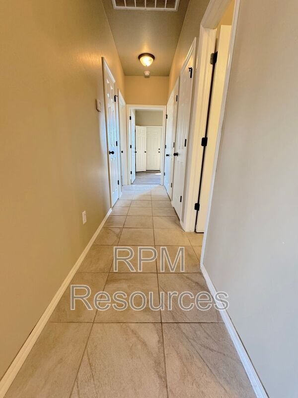 Building Photo - 127 Bison Ct Way