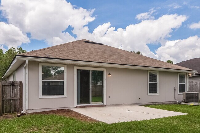 Building Photo - 8073 Leafcrest Dr