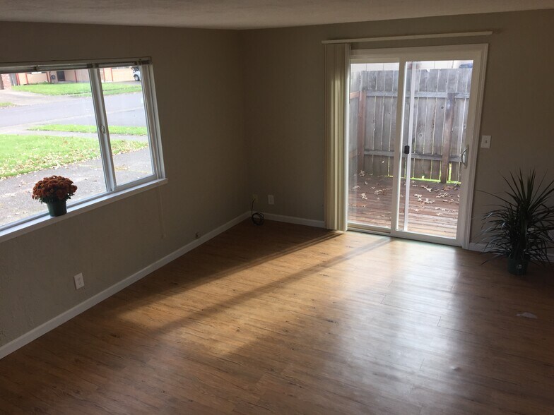 Building Photo - 520 N 38th Pl