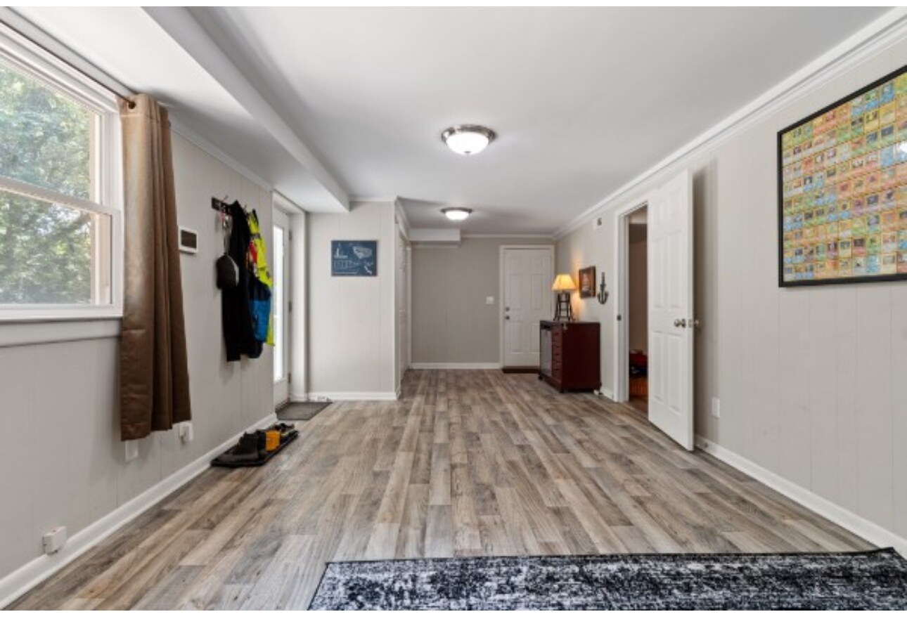 Building Photo - 113 Bart Dr