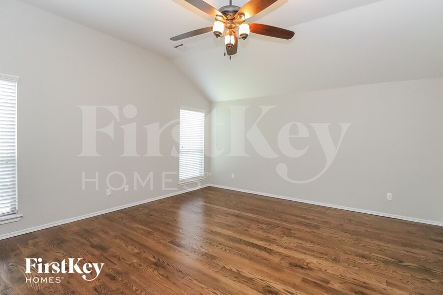 Building Photo - 17000 Barcelona Dr