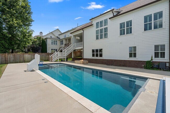Building Photo - 444 Wild Elm St