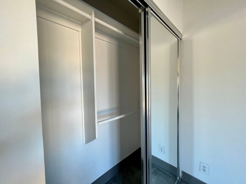 Building Photo - 3359 Mentone Ave