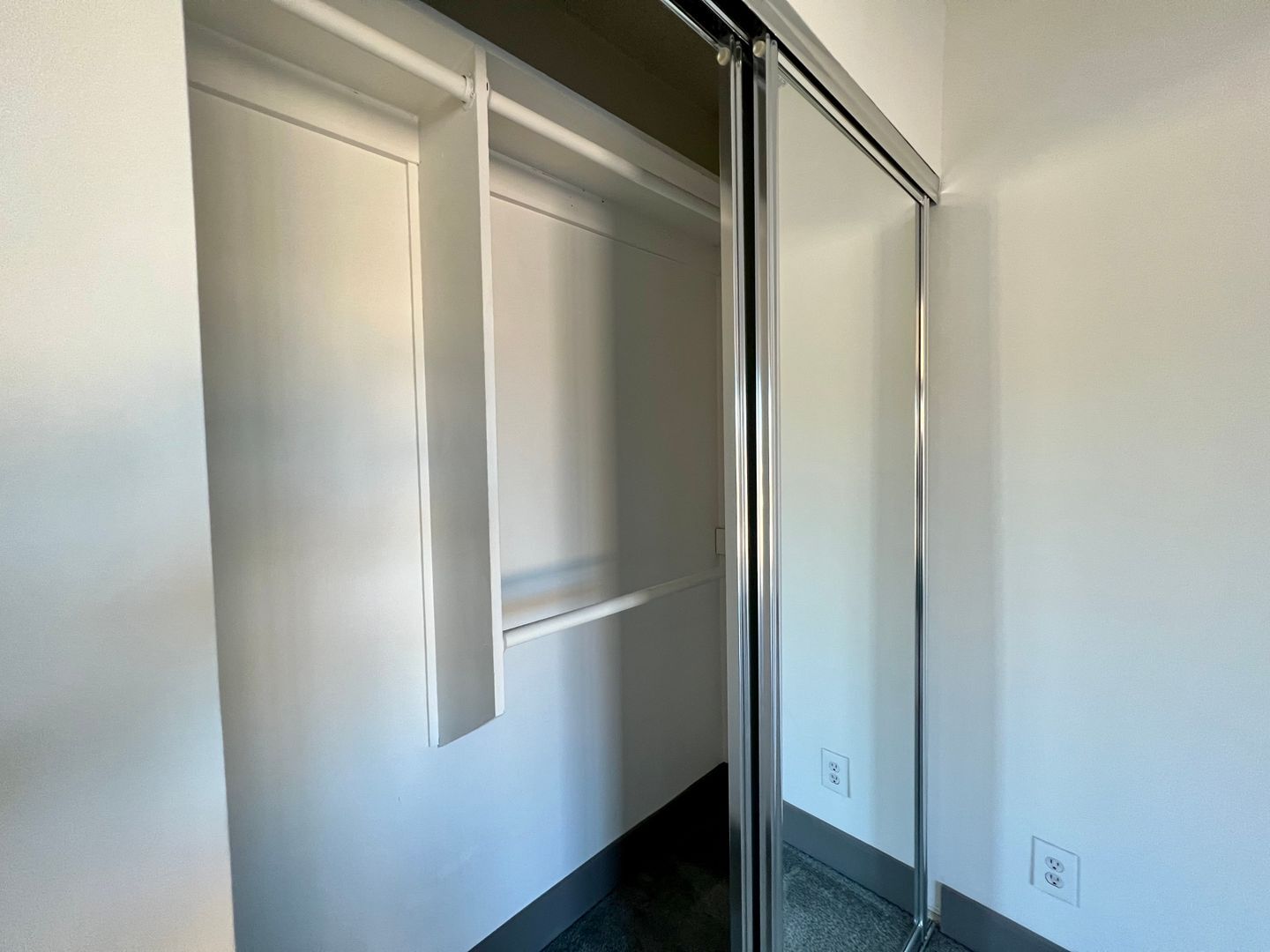 Building Photo - 3359 Mentone Ave