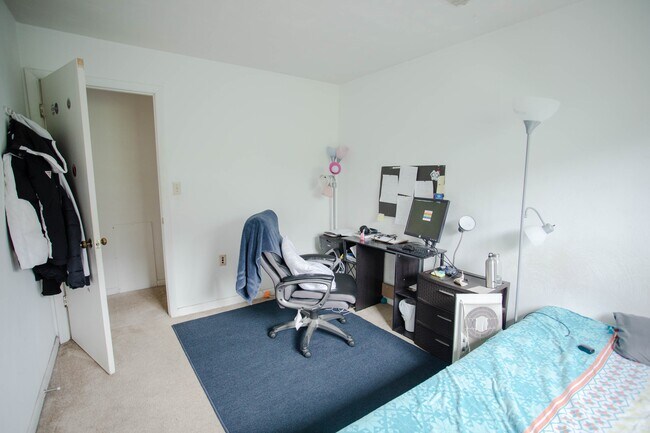 Building Photo - 802 Claytor Square