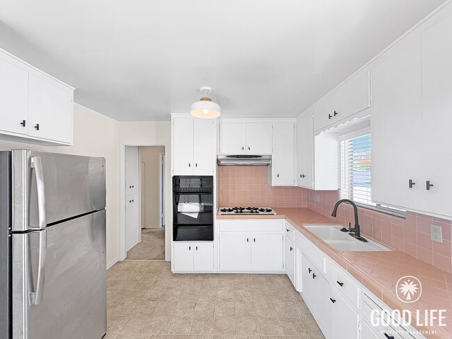 Building Photo - Coastal Living in Point Loma: Bay Views, Large Balcony, 2-Car Garage