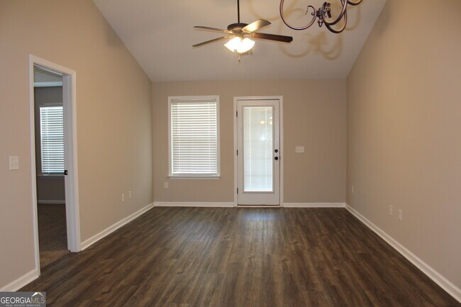 Building Photo - 425 Andover Dr