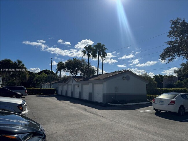 Building Photo - 2640 S University Dr