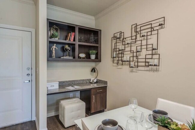 Building Photo - Make Your Move with $500 in Savings