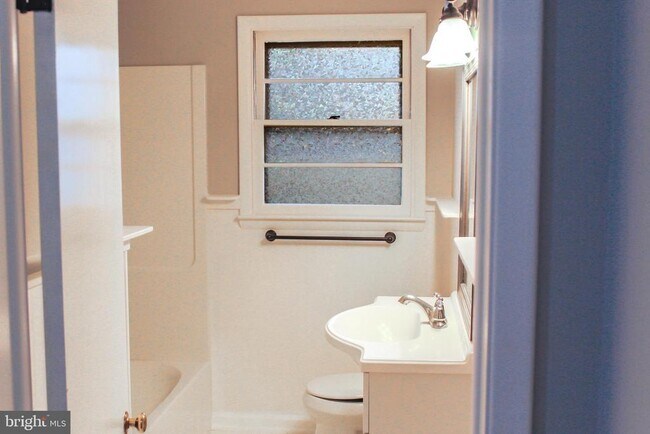 Building Photo - 2122 Elder Dr