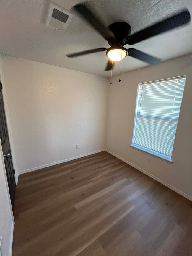 Building Photo - 1328 NE 5th St