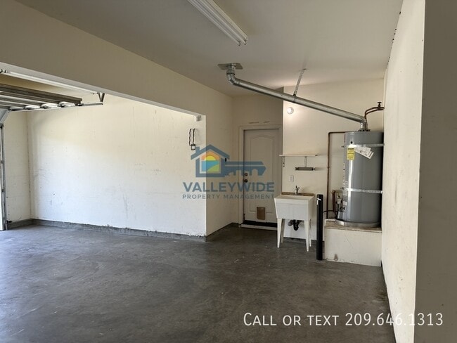 Building Photo - 2704 Acapulco Way