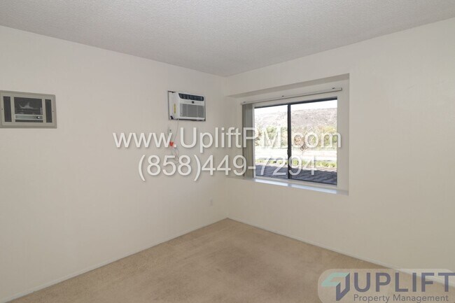 Building Photo - Charming 1 Bed / 1 Bath Condo in Gated Community in a Prime Central Location