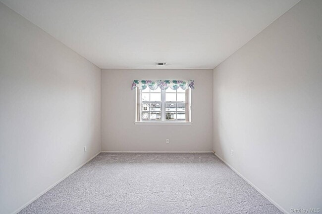 Building Photo - 18 Summerfield Cir