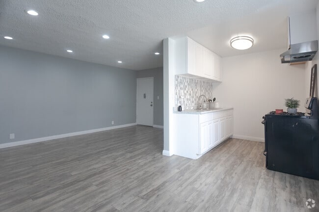 3BR,2BA-1100SF- Dining - Lemp Apartments