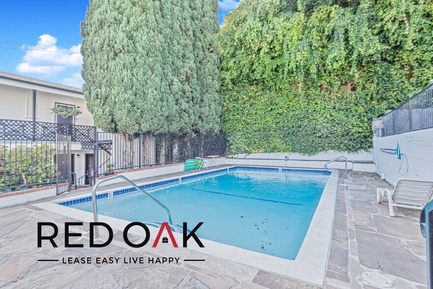 Building Photo - 1115 N Doheny Dr