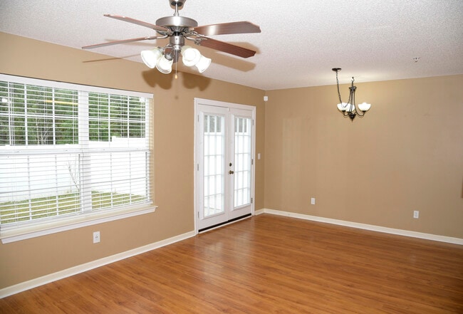 Building Photo - 406 Crooked Pine Trail