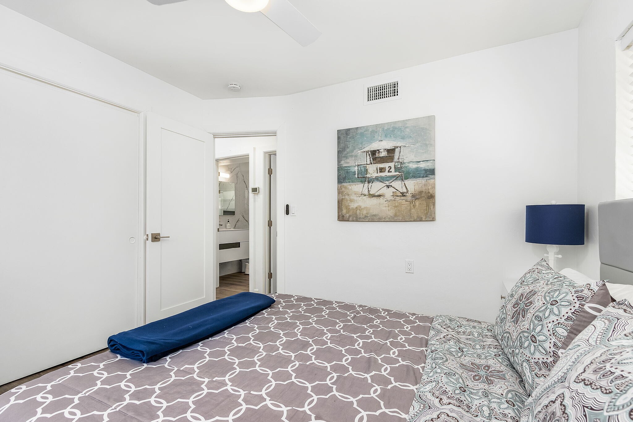 Building Photo - 9262 Vanderbilt Dr