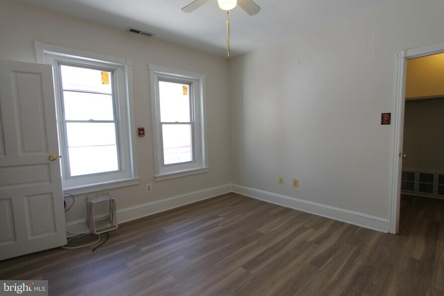 Building Photo - 437 W Hansberry St
