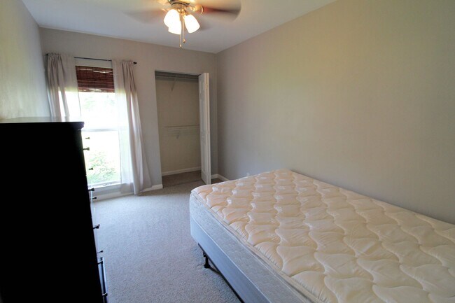 Building Photo - 1416 Bradley Dr