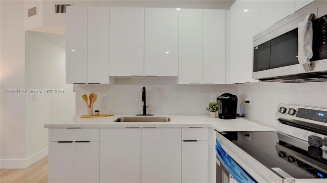 Building Photo - 2736 NW 21st Ave