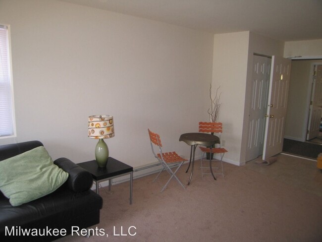 Building Photo - 3875 S Clement Ave