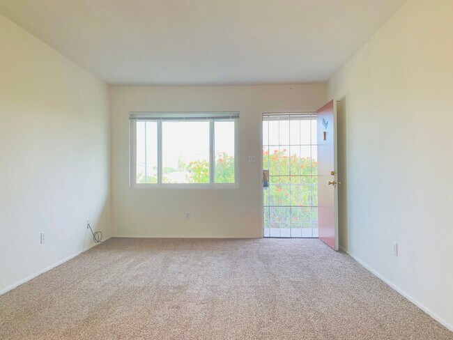 Building Photo - 2BD/1BA UPSTAIRS APARTMENT IN PACIFIC BEAC...