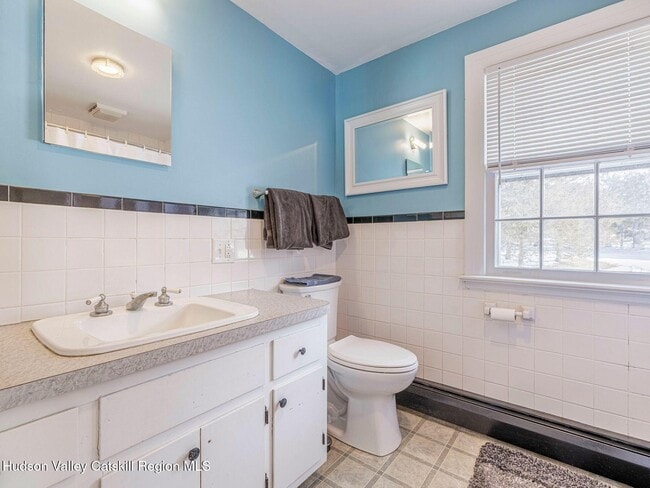 Building Photo - 11 Julia Ave