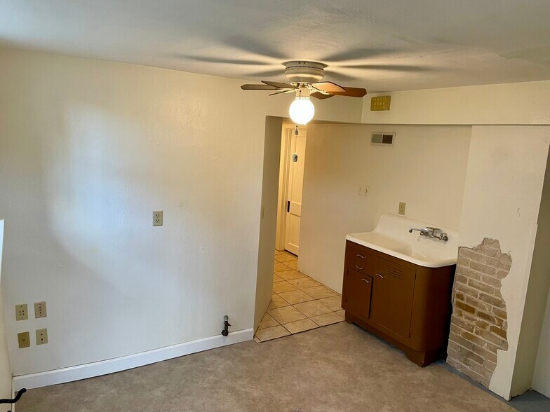 Building Photo - 1326 Vilas Ave