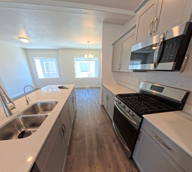 Building Photo - Lexington Townhome - Orem
