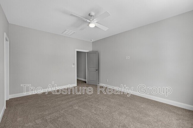 Building Photo - 8913 Kennebec Xing Dr