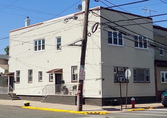 Primary Photo - 92 E 21st St