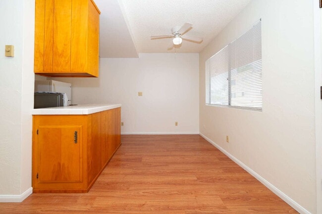 Building Photo - Chula Vista Large Upstairs 1 Bed / 1 ba. R...