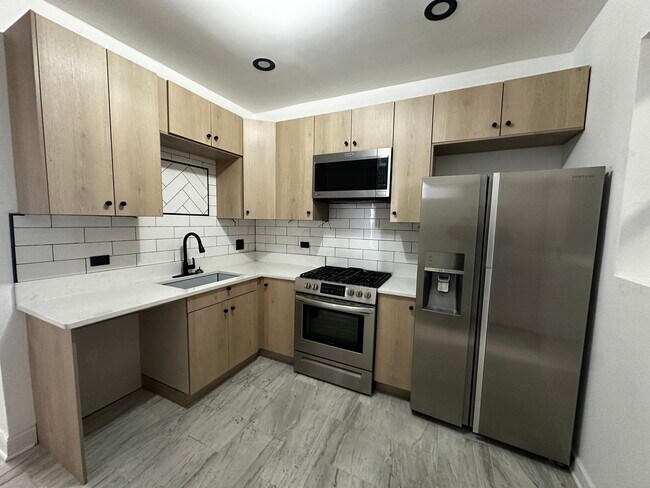 Building Photo - 1911 S Ridgeway Ave