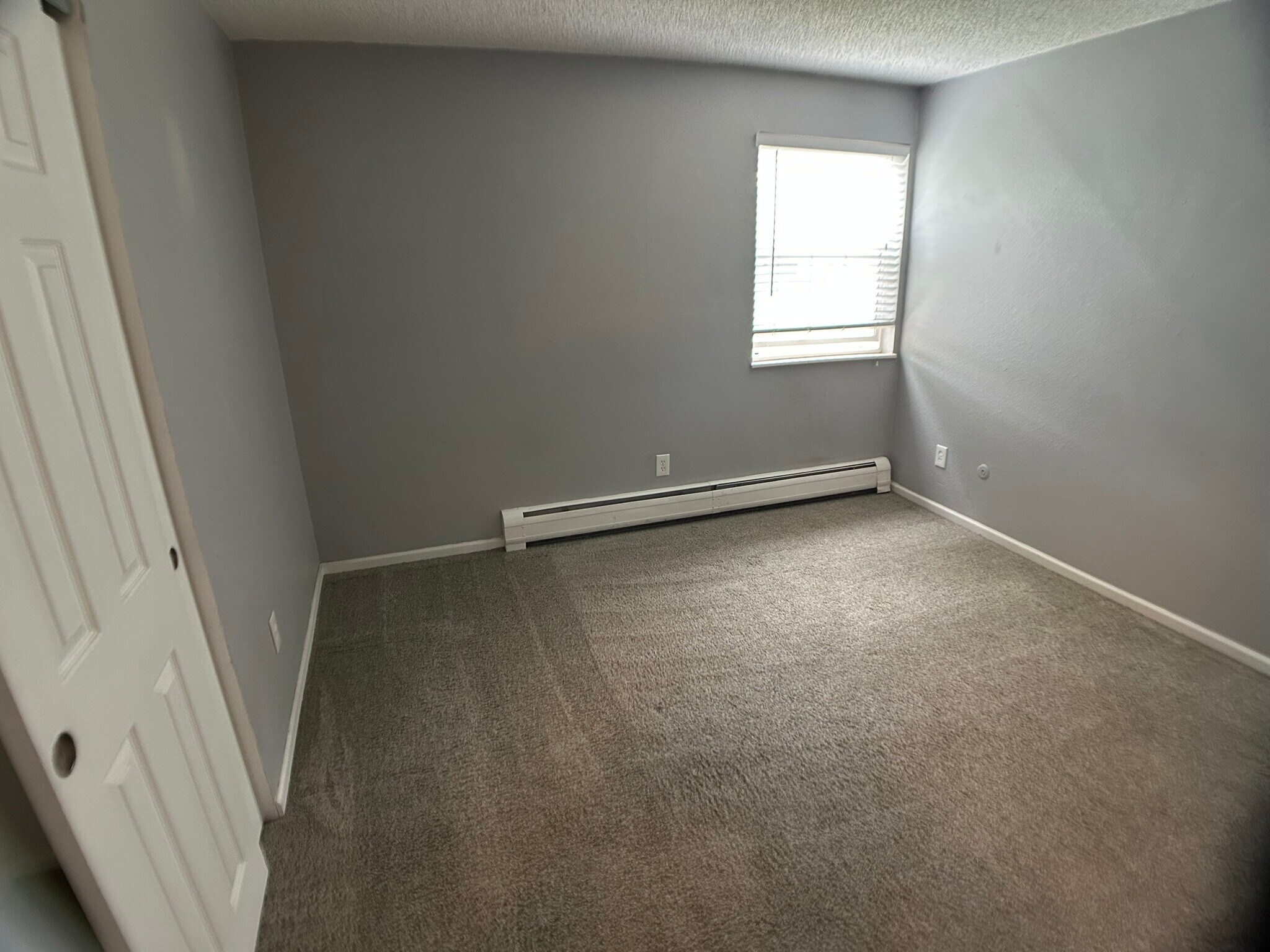 Building Photo - 1400 Golden Cir