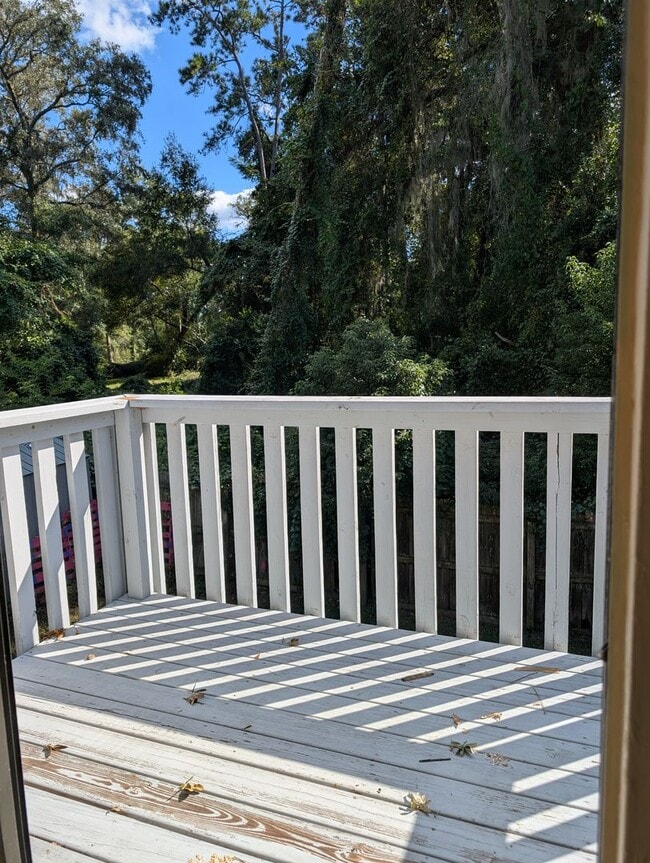 Building Photo - $1100 - 2 Bed/1½ Bath Townhouse - Mossy Oa...