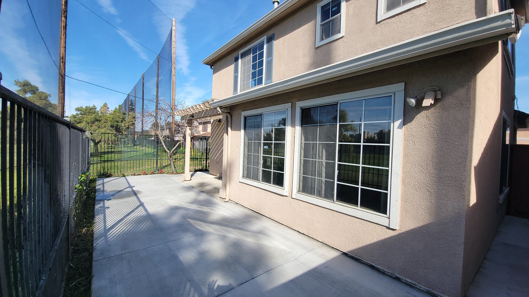 Building Photo - 1537 Hermocilla Way