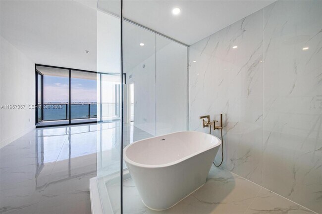 Building Photo - 700 NE 24th St