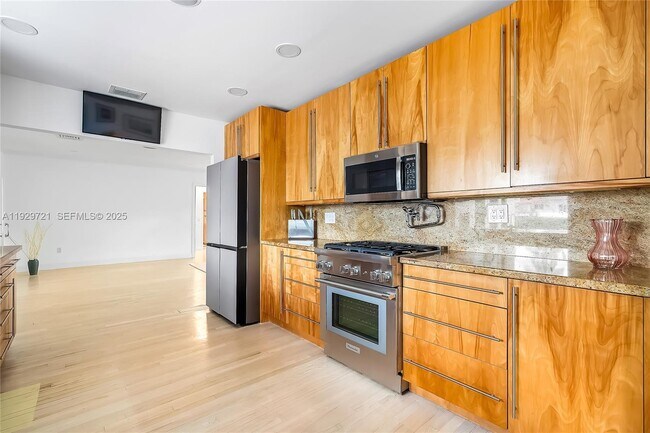 Building Photo - 2085 Ixora Rd