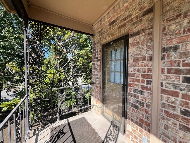 Building Photo - 4405 Bellaire Dr S