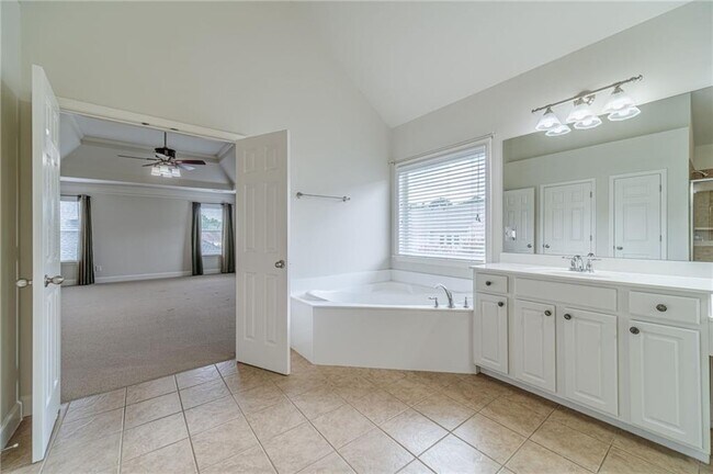 Building Photo - 2557 Staunton Dr