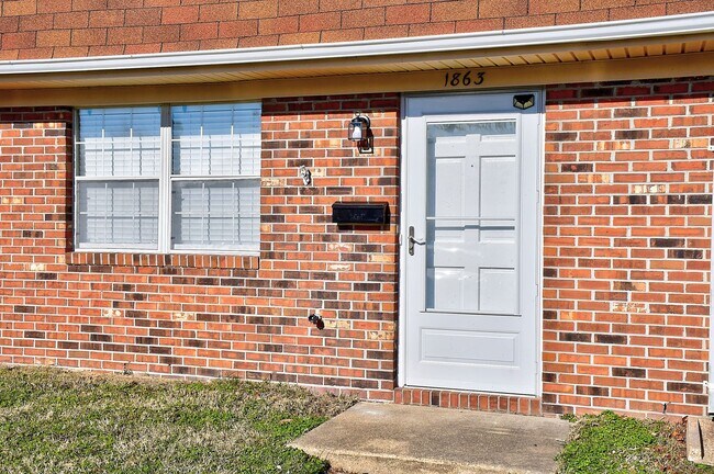 Building Photo - TOWNHOME FOR RENT - HAMPTON!