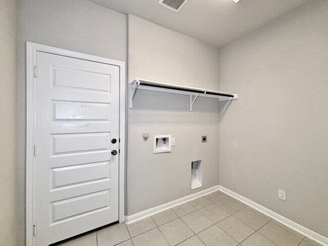Building Photo - 4 Bedroom Home with Pool in Kinder Ranch!