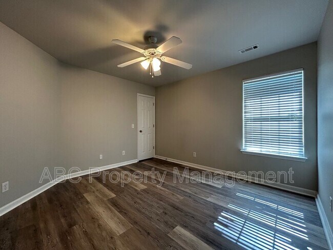 Building Photo - 320 Sienna Dr