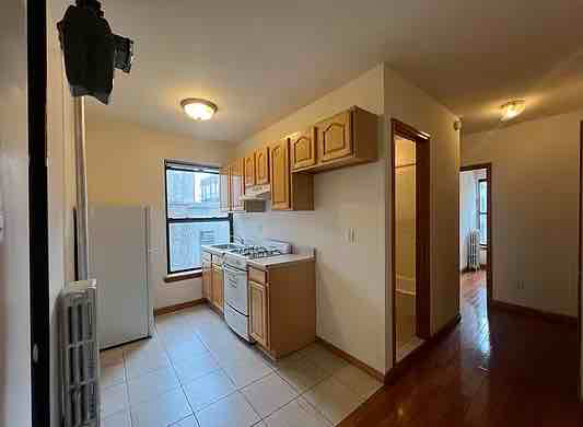 Primary Photo - 300 E 14th St